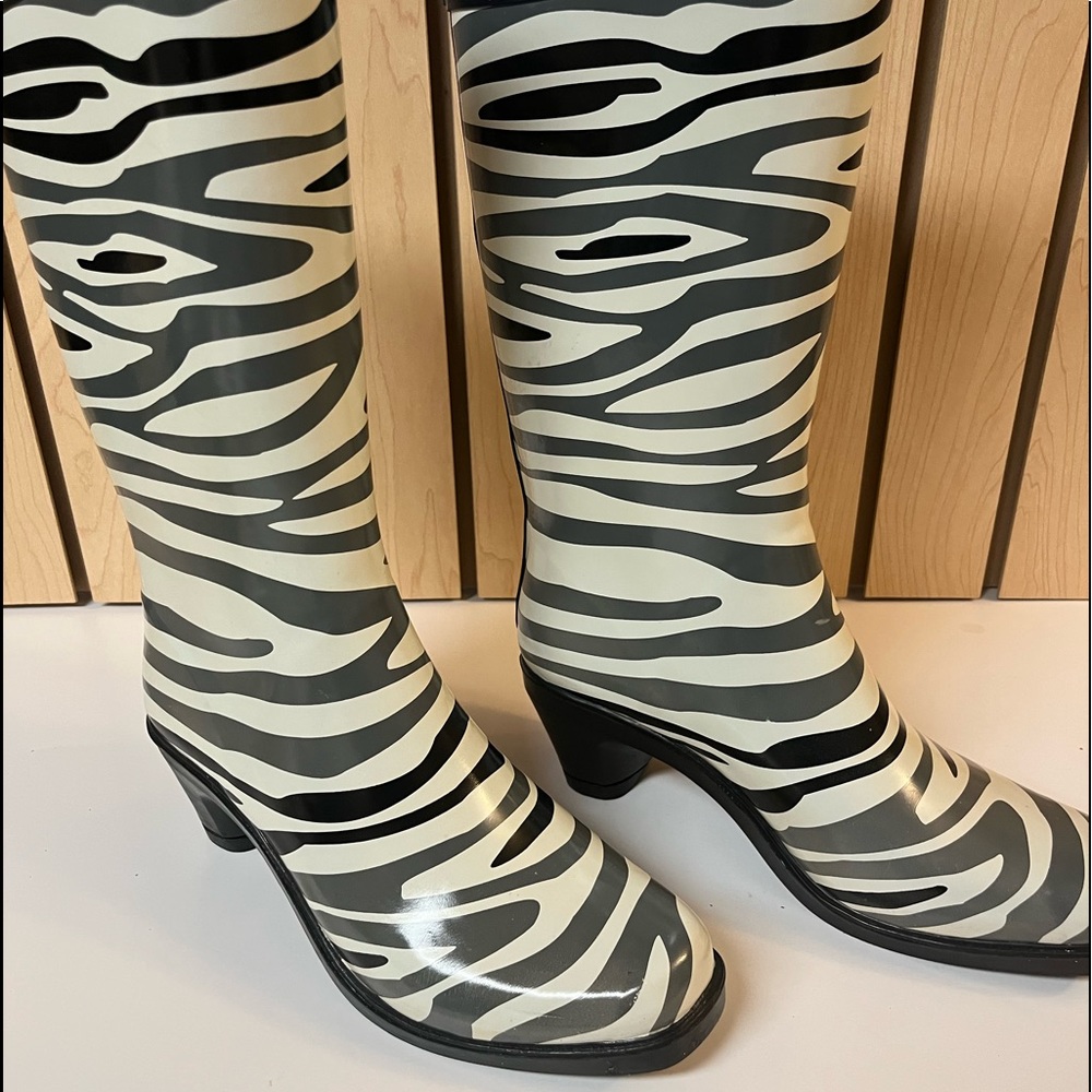 Pierre Dumas Rain boots with heels size 9